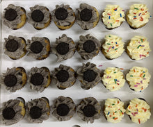 Selection of 12 mini Cupcakes